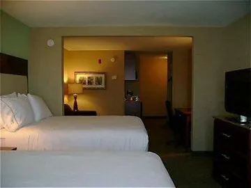 Holiday Inn Express & Suites Baton Rouge East